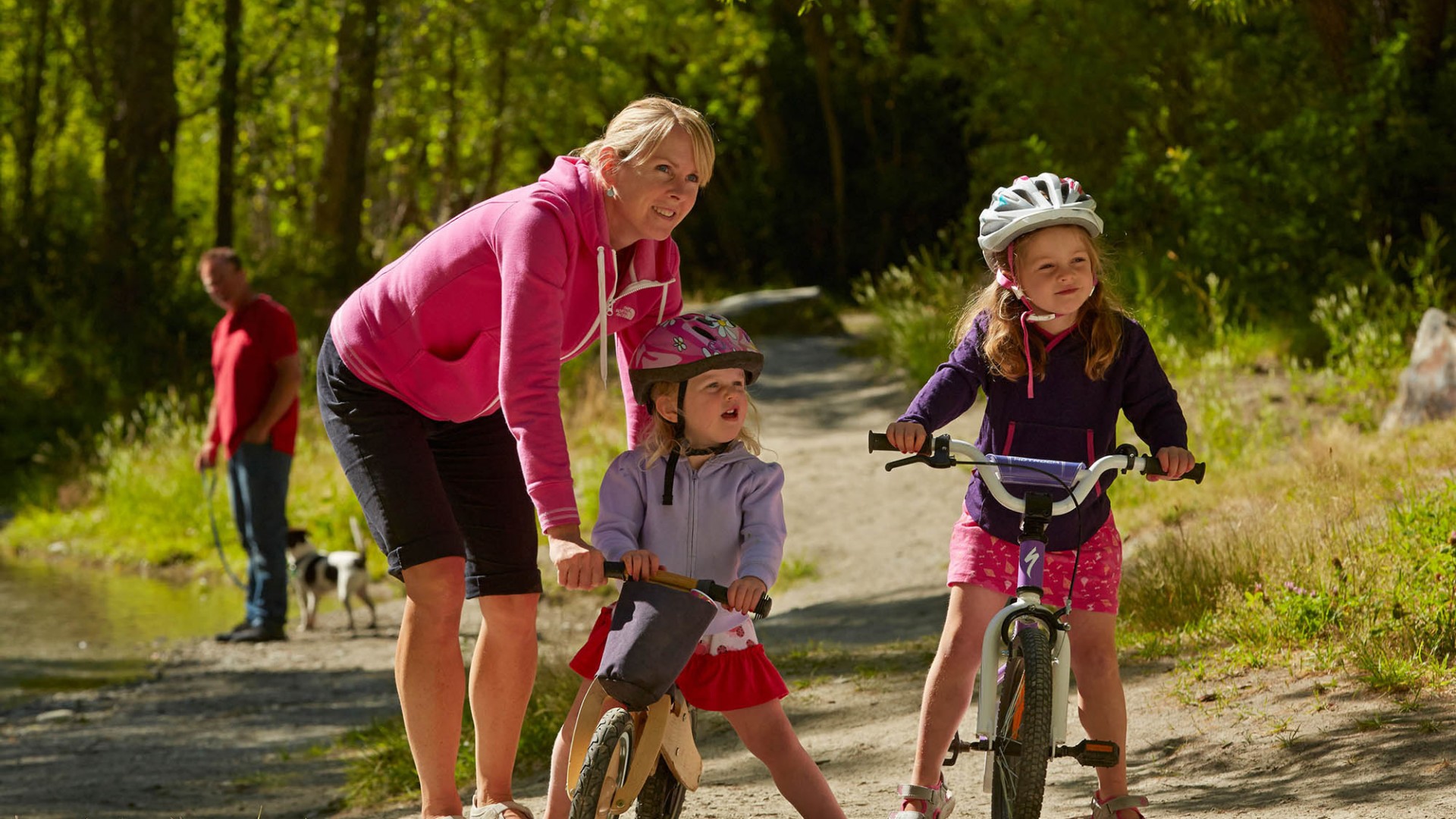 Young family enjoying Arrowtown trails