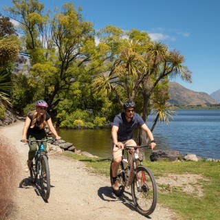 Biking around Lake Hayes near Arrowtown