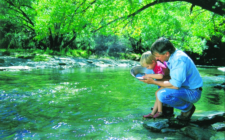 Gold Panning Arrow River, Arrowtown