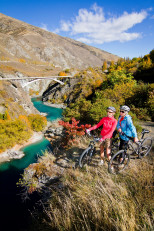 Queenstown Trail Arrow River Bridges Ride Overlooking Shotover River credit Jim Pollard Low res