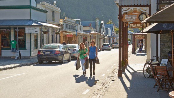 Arrowtown Shopping 23